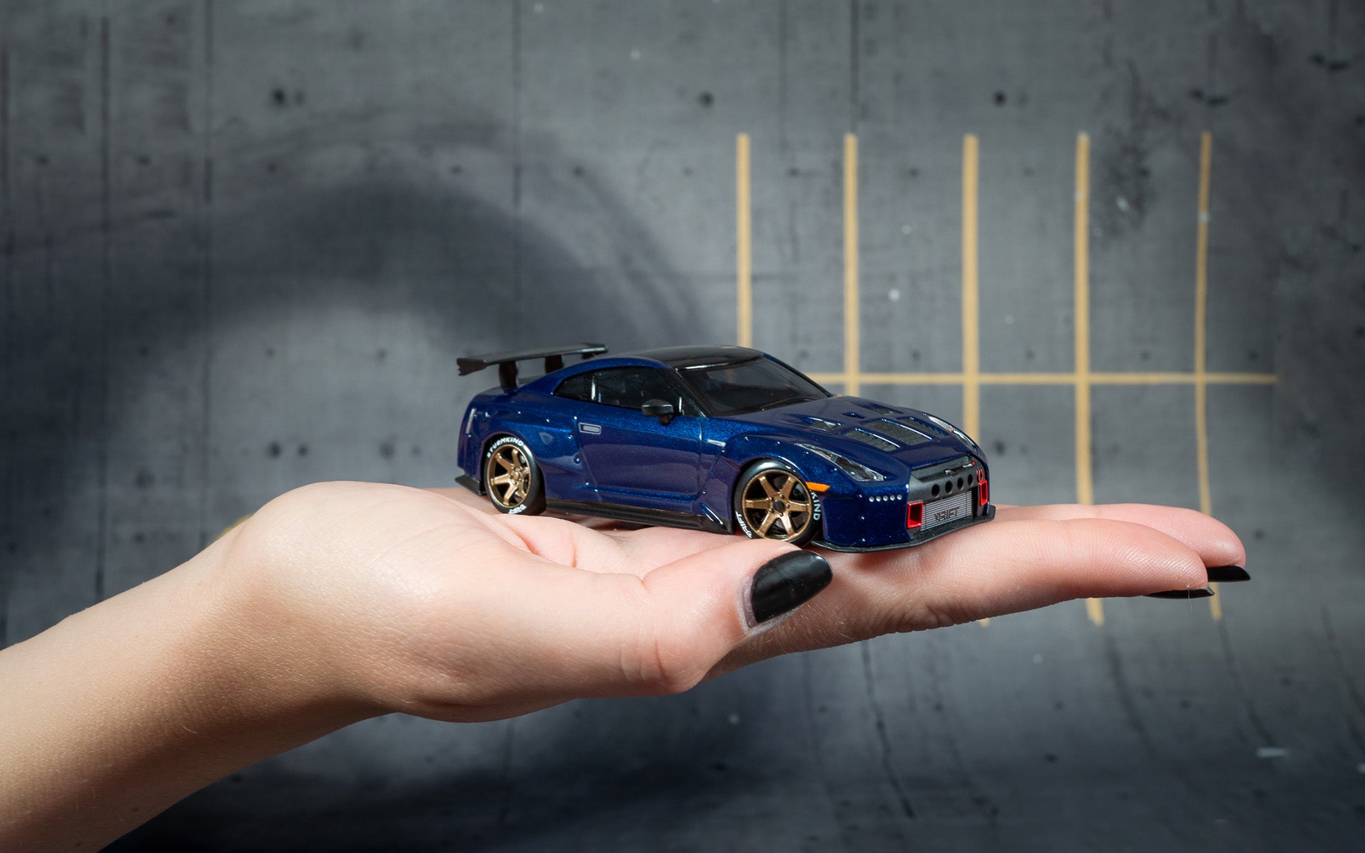 Nissan GT-R (R35) Deep Blue Pearl - Jahreswagen